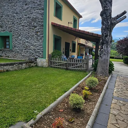 Feriehus La Pumarada De Limes *